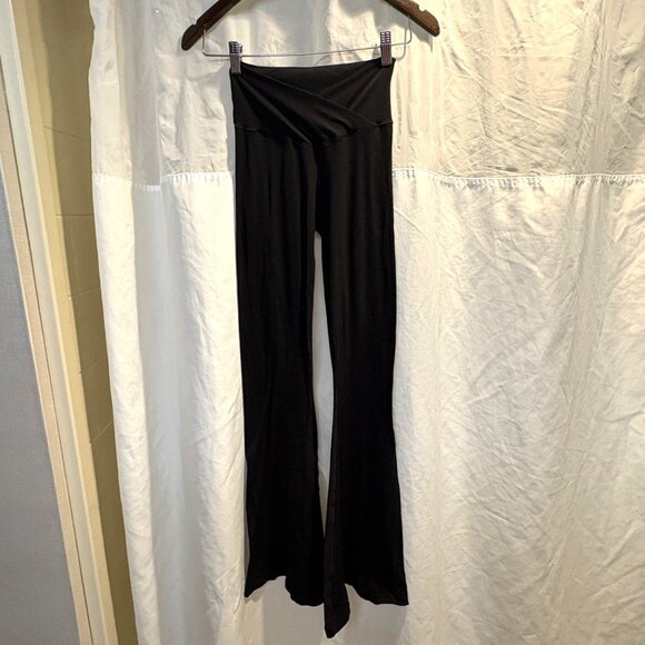 Offline By Aerie Real Me Super Flare High Rise Crossover Leggings Black S - Picture 8 of 12